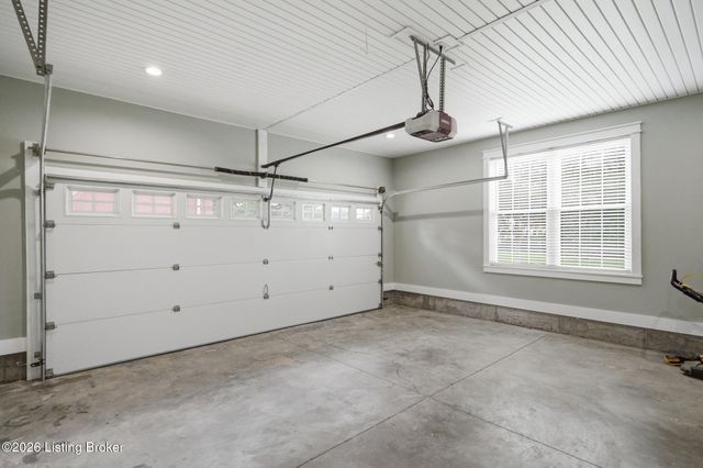 1409 Twin Ridge Rd, Louisville, KY 40242