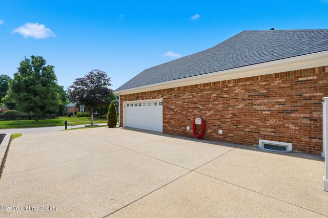 1409 Twin Ridge Rd, Louisville, KY 40242