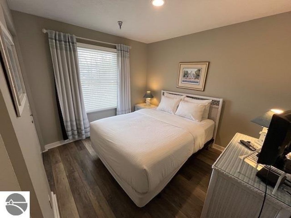 Image 12 of property listing at 2305 US-131 N # 204, Traverse City, MI 49684