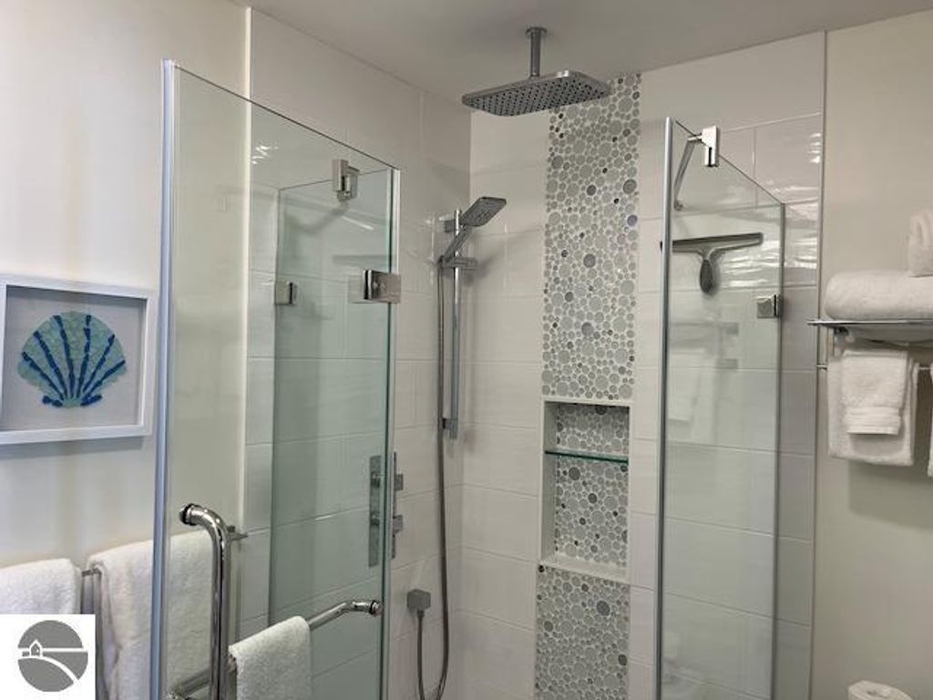 Image 15 of property listing at 2305 US-131 N # 204, Traverse City, MI 49684