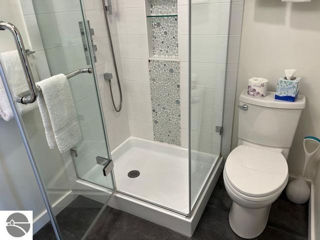 Image 17 of property listing at 2305 US-131 N # 204, Traverse City, MI 49684