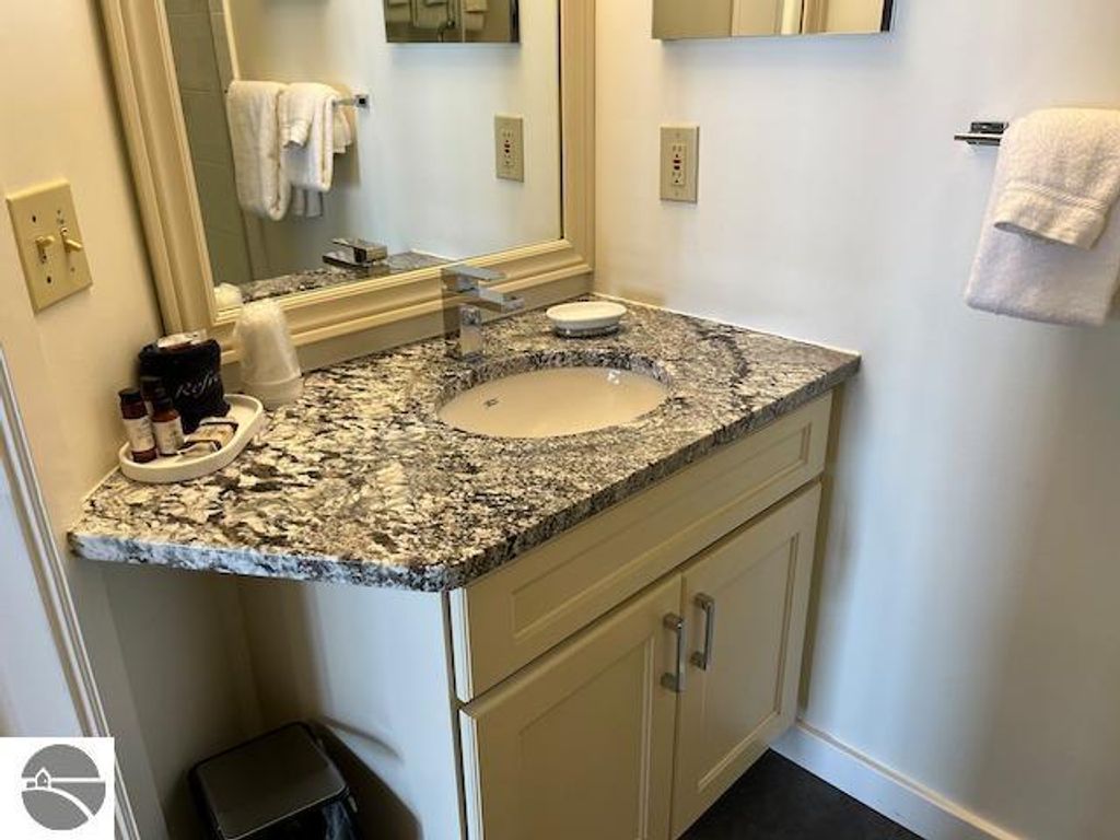 Image 18 of property listing at 2305 US-131 N # 204, Traverse City, MI 49684