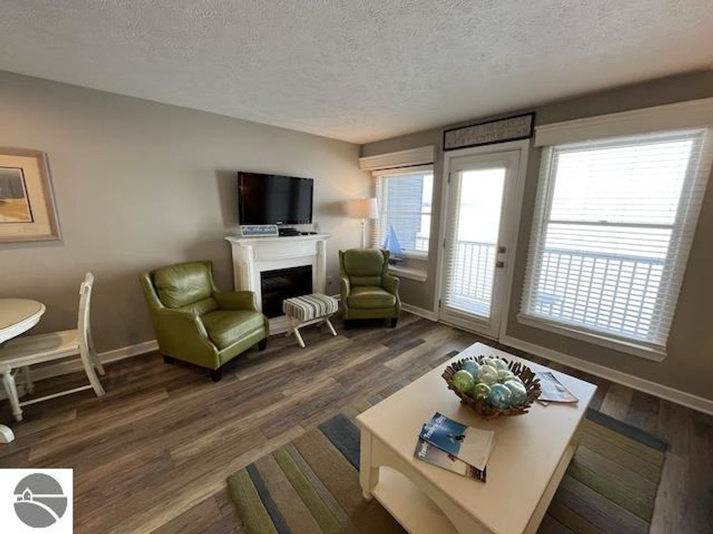 Image 19 of property listing at 2305 US-131 N # 204, Traverse City, MI 49684