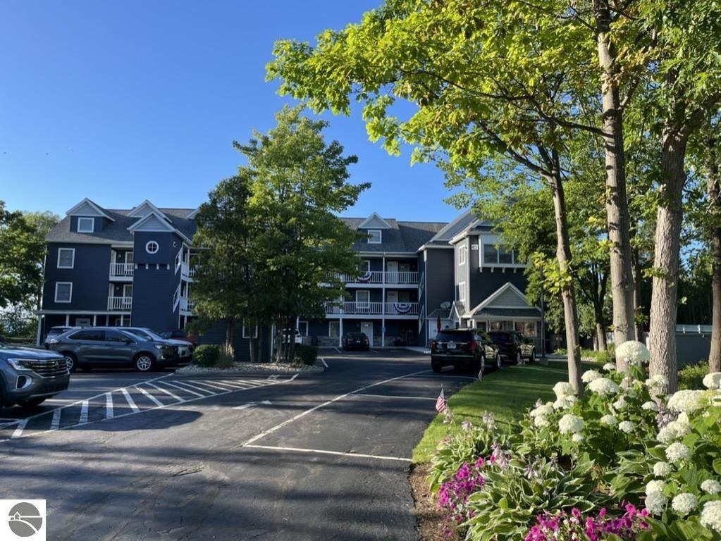Image 2 of property listing at 2305 US-131 N # 204, Traverse City, MI 49684
