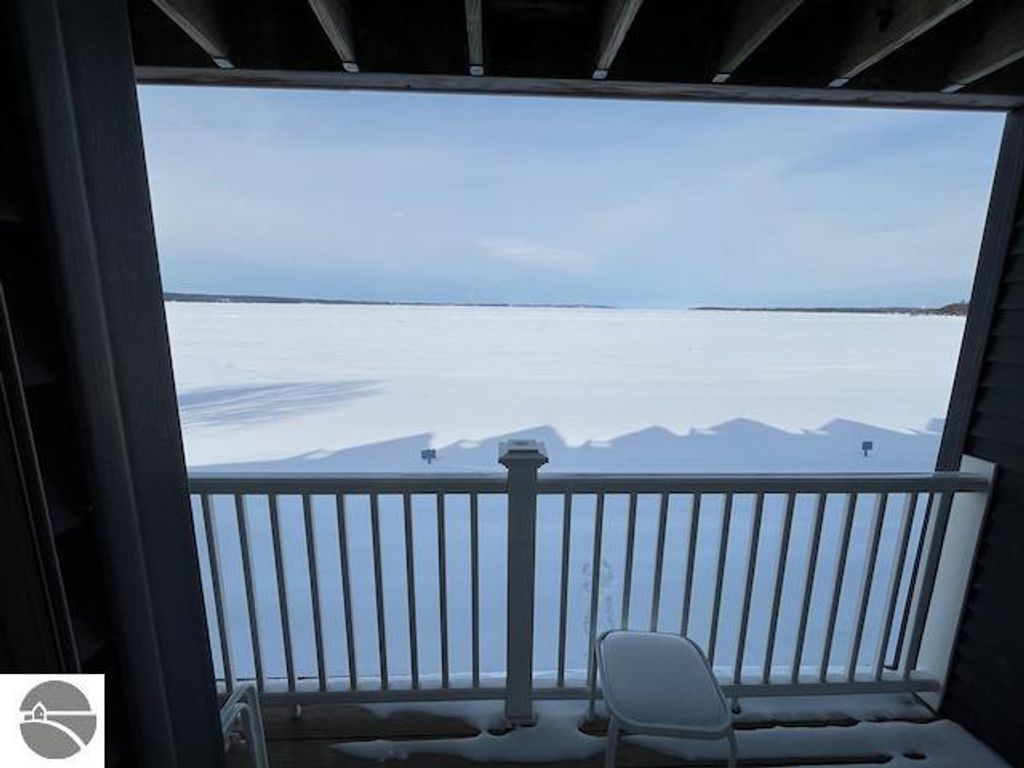 Image 20 of property listing at 2305 US-131 N # 204, Traverse City, MI 49684