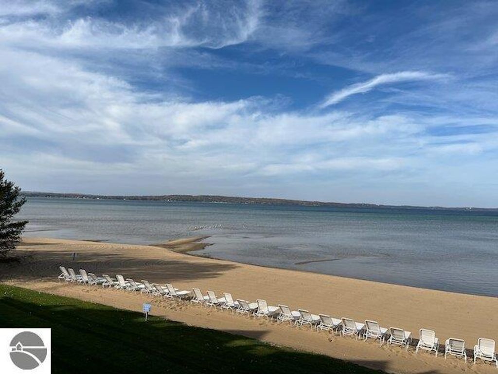 Image 22 of property listing at 2305 US-131 N # 204, Traverse City, MI 49684