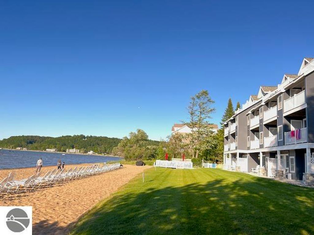 Image 23 of property listing at 2305 US-131 N # 204, Traverse City, MI 49684