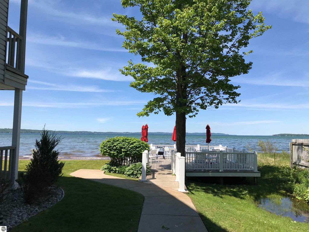 Image 24 of property listing at 2305 US-131 N # 204, Traverse City, MI 49684