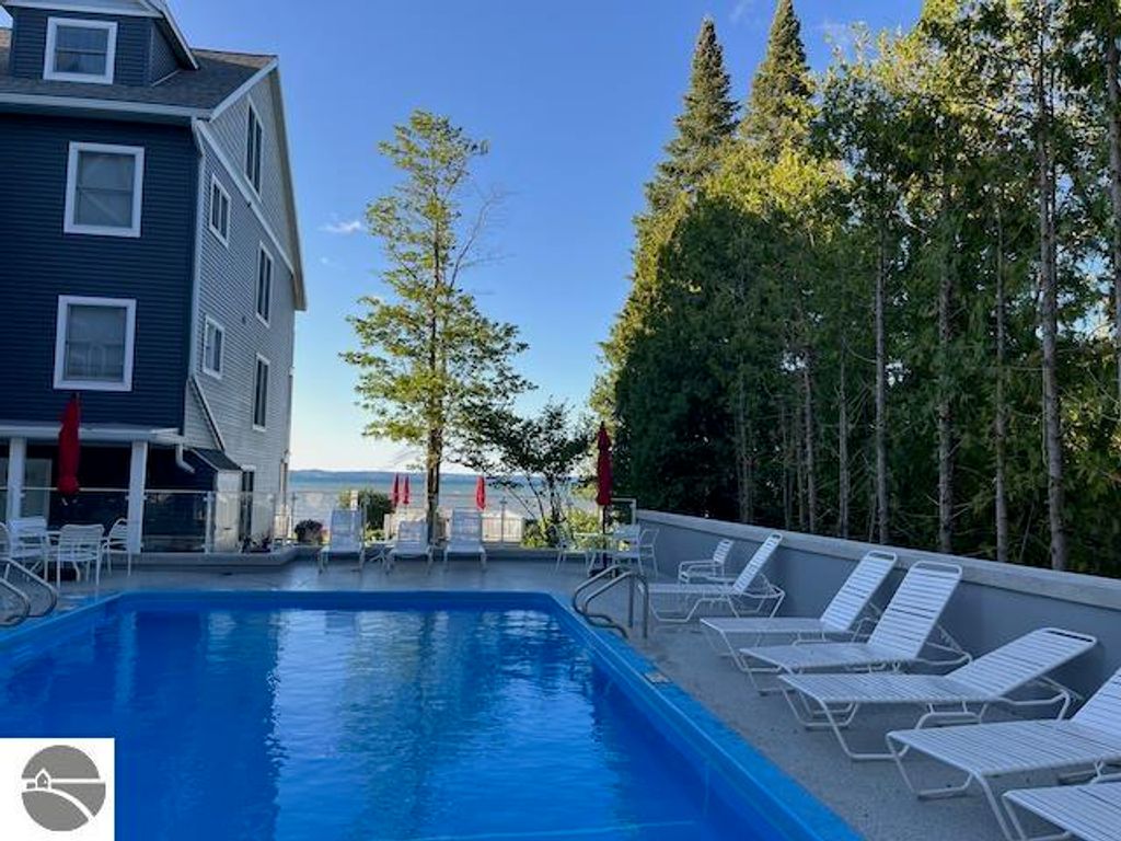 Image 26 of property listing at 2305 US-131 N # 204, Traverse City, MI 49684