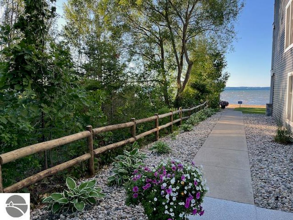 Image 28 of property listing at 2305 US-131 N # 204, Traverse City, MI 49684