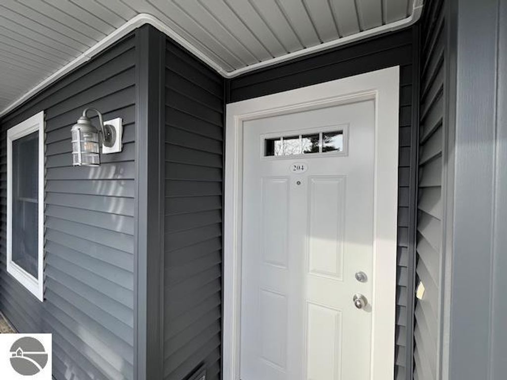 Image 30 of property listing at 2305 US-131 N # 204, Traverse City, MI 49684