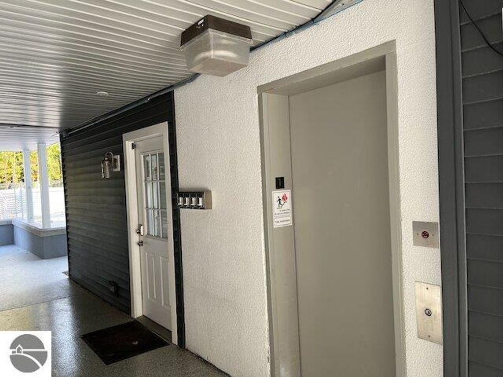 Image 31 of property listing at 2305 US-131 N # 204, Traverse City, MI 49684