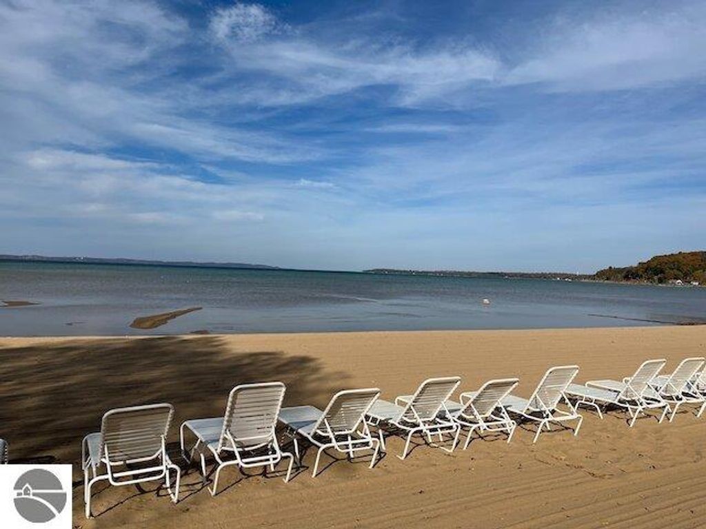 Image 32 of property listing at 2305 US-131 N # 204, Traverse City, MI 49684