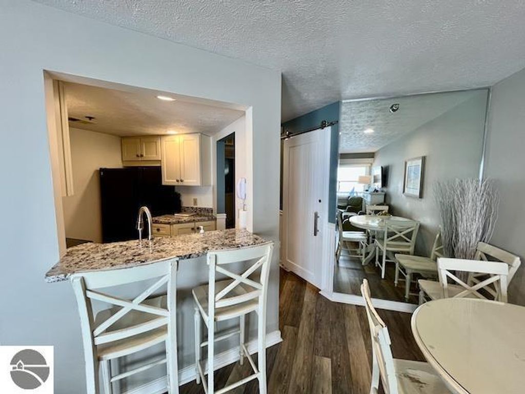 Image 9 of property listing at 2305 US-131 N # 204, Traverse City, MI 49684