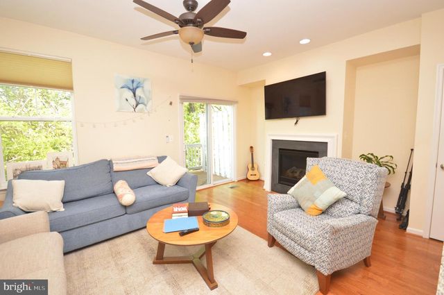 1571 RENATE DR, Woodbridge, VA 22192