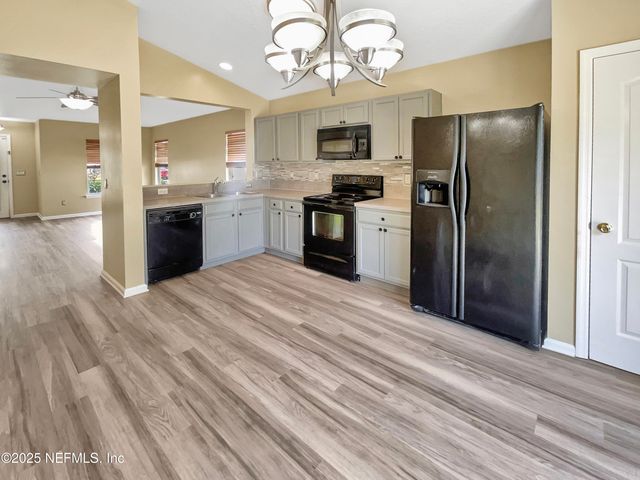 11661 PLEASANT CREEK Drive, Jacksonville, FL 32218