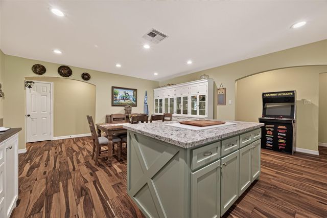 5606 Highland Road, Santa Fe, TX 77517