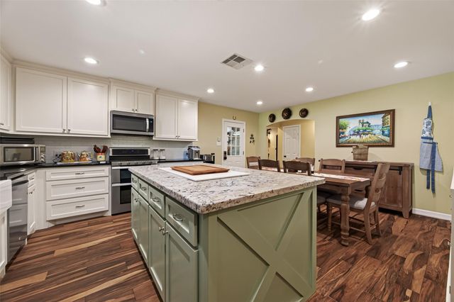 5606 Highland Road, Santa Fe, TX 77517