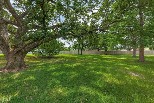 5606 Highland Road, Santa Fe, TX 77517
