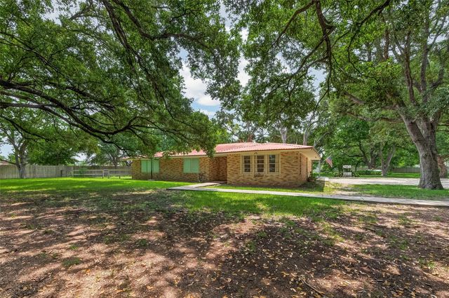 5606 Highland Road, Santa Fe, TX 77517