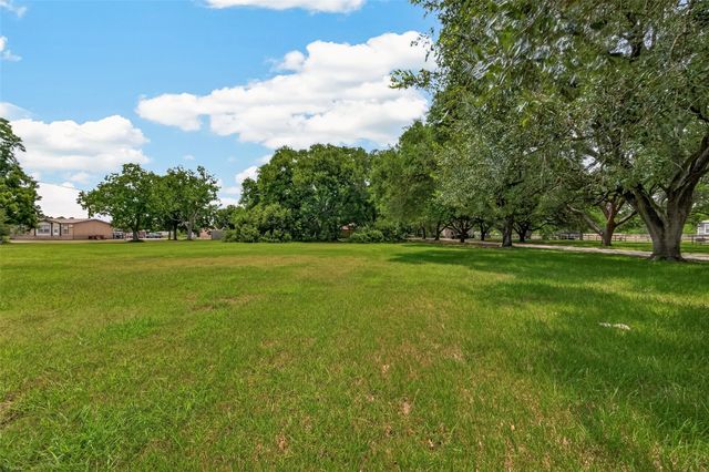 5606 Highland Road, Santa Fe, TX 77517