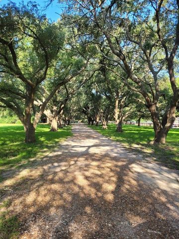 5606 Highland Road, Santa Fe, TX 77517