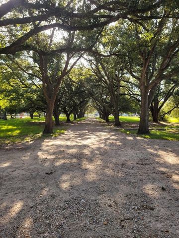 5606 Highland Road, Santa Fe, TX 77517