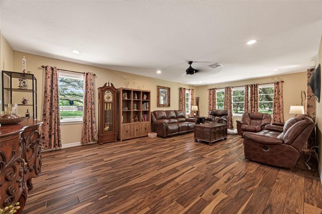 5606 Highland Road, Santa Fe, TX 77517