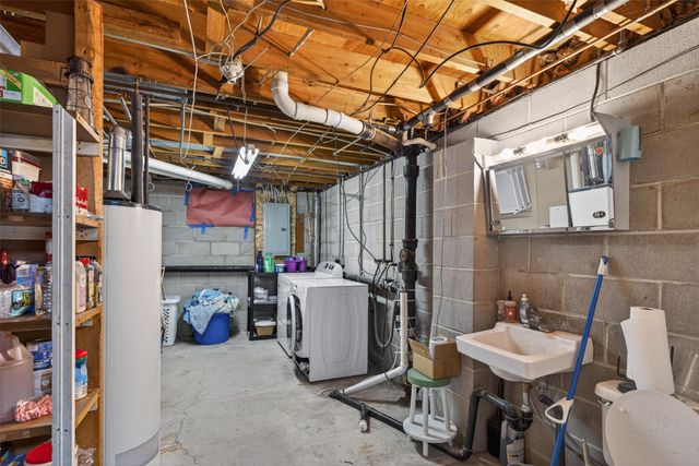 1101 Emma Avenue, Des Moines, IA 50315