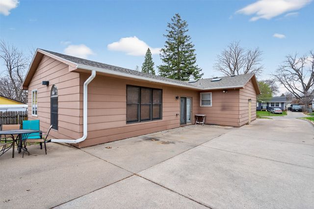 1101 Emma Avenue, Des Moines, IA 50315