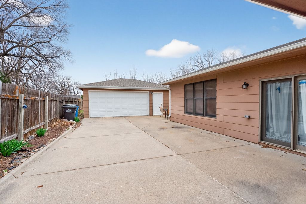 1101 Emma Avenue, Des Moines, IA 50315