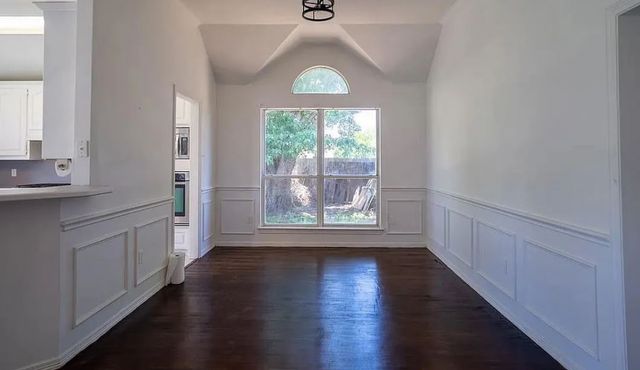 492 Shade Tree Circle, Hurst, TX 76054