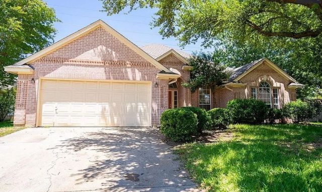 492 Shade Tree Circle, Hurst, TX 76054