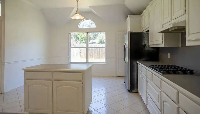 492 Shade Tree Circle, Hurst, TX 76054