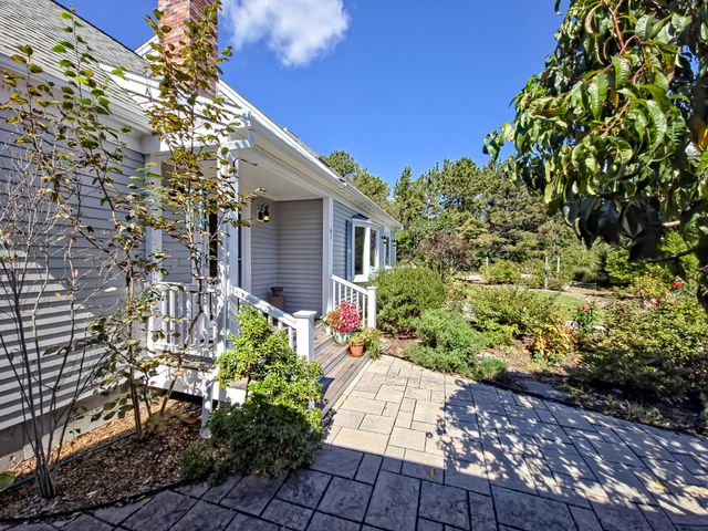 61 Wintergreen Road, Mashpee, MA 02649
