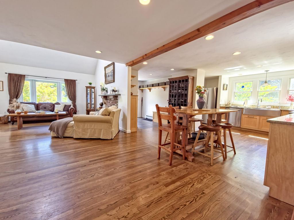 61 Wintergreen Road, Mashpee, MA 02649