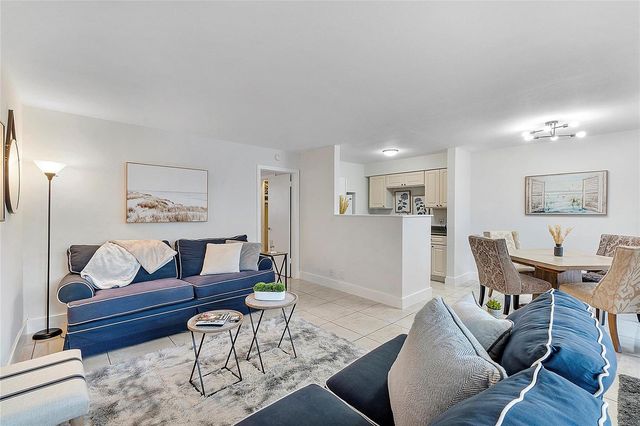 3230 NE 13th Street 102, Pompano Beach, FL 33062