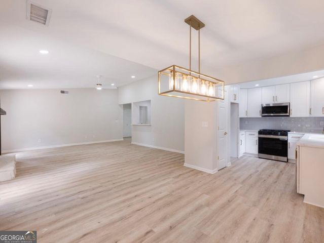 2645 Trotters Walk Trail, Snellville, GA 30078