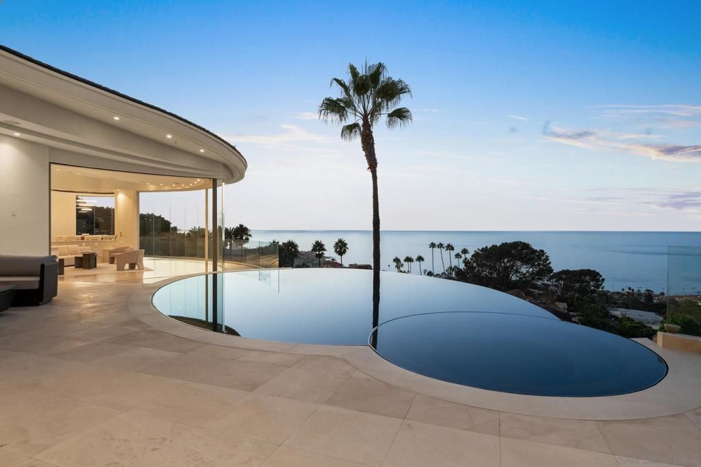 7455 Hillside Dr, La Jolla, CA 92037