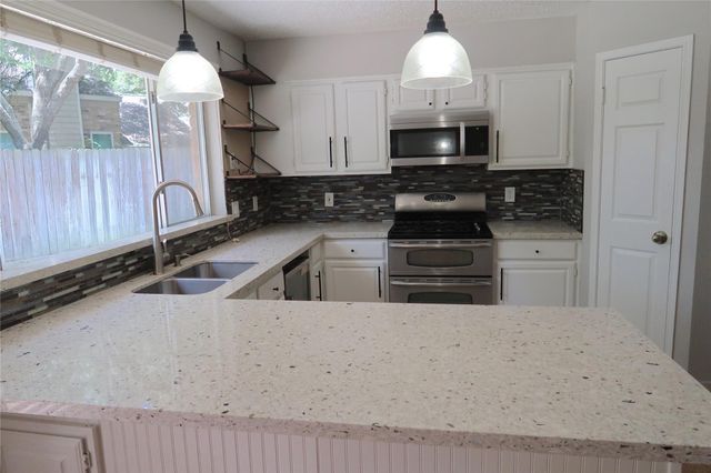 7507 Sunny Oaks Way, Houston, TX 77095