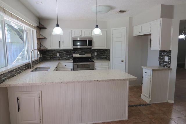 7507 Sunny Oaks Way, Houston, TX 77095