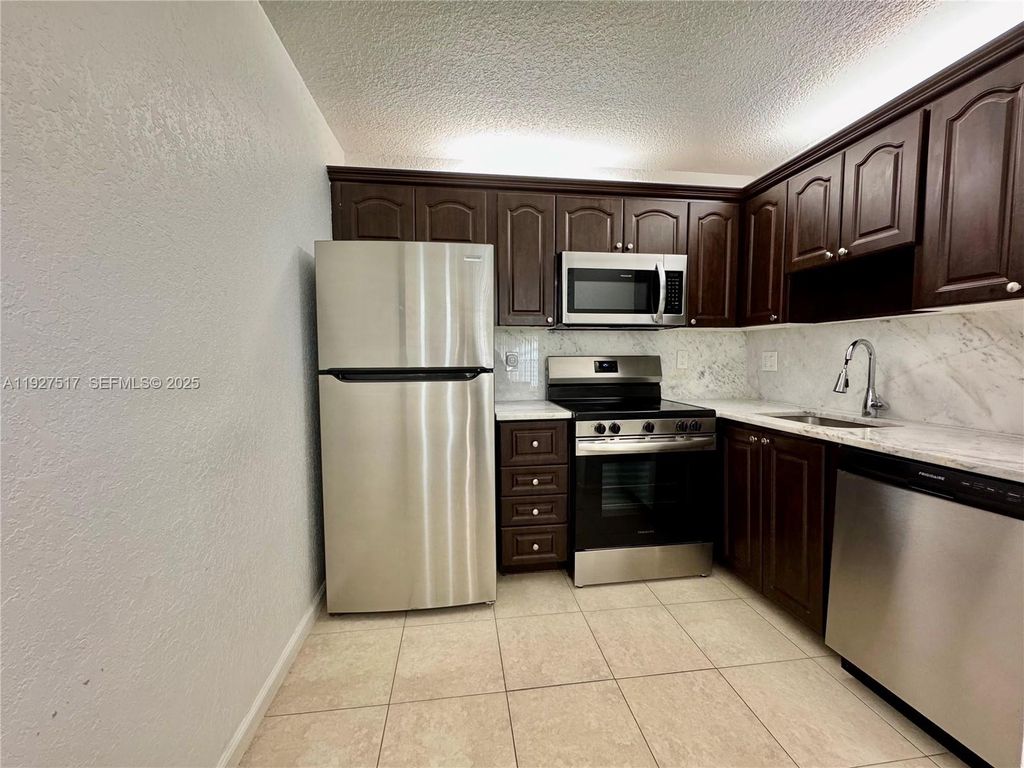 11044 Royal Palm Blvd 7-5, Coral Springs, FL 33065