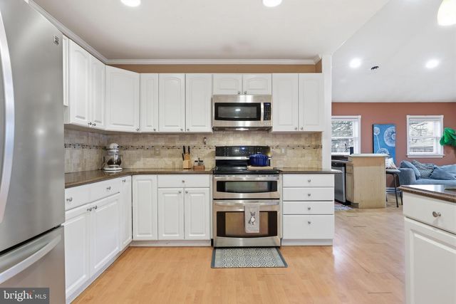 9 HARMONY RD, Levittown, PA 19056