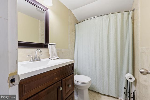 9 HARMONY RD, Levittown, PA 19056