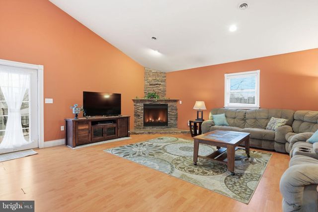 9 HARMONY RD, Levittown, PA 19056