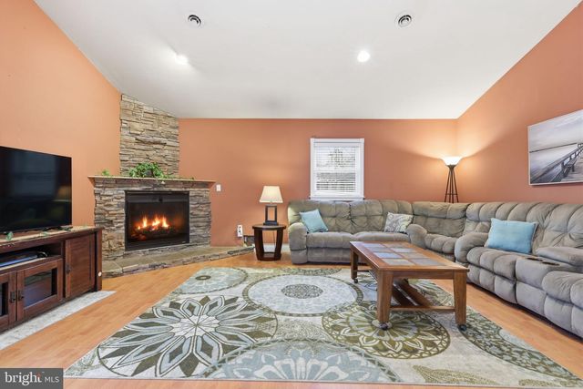 9 HARMONY RD, Levittown, PA 19056