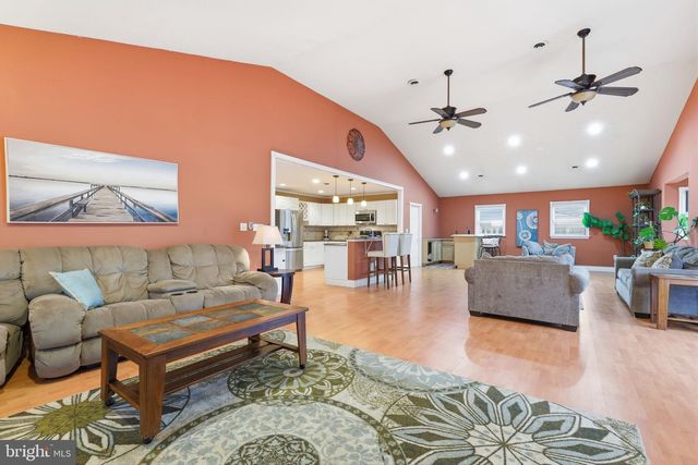 9 HARMONY RD, Levittown, PA 19056