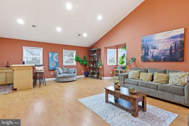 9 HARMONY RD, Levittown, PA 19056