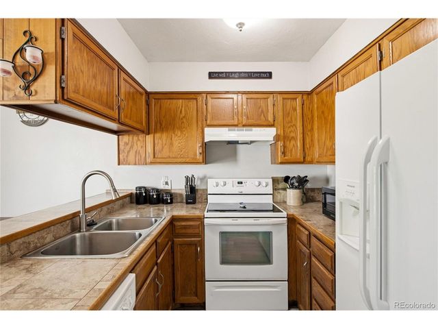 8805 W Floyd Ave, Lakewood, CO 80227