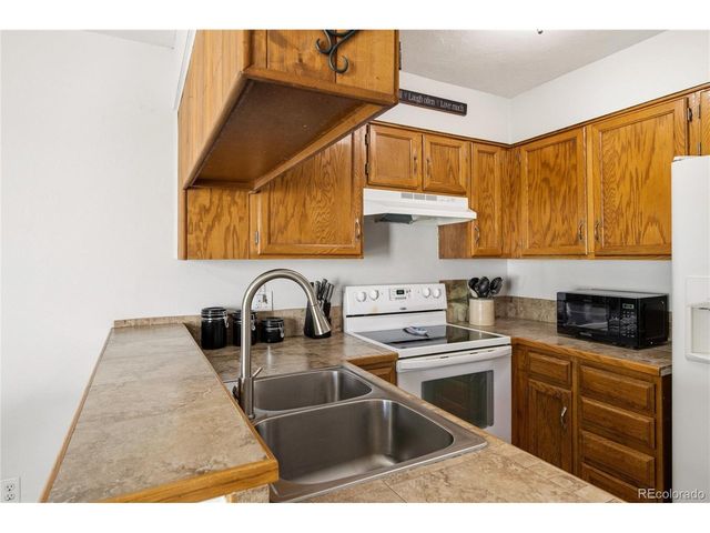 8805 W Floyd Ave, Lakewood, CO 80227